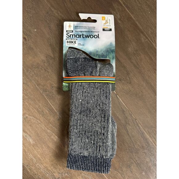 NWT Unisex Smartwool Classic Hike Full Cushion Crew Socks Merino Navy Size Large - Picture 1 of 4